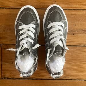 NWOT Women's Size 5 Sneakers Boho Raw Hem Grunge Streetwear